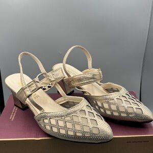 Elegant Gold with Rhinestone Shoes - Jing Pin NV Xie - NWOT size 8